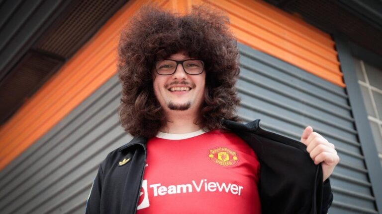 Aficionado del United suma 493 días sin cortarse el pelo