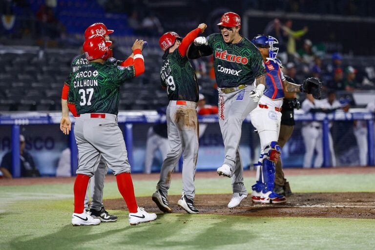 Charros de Jalisco logran su primer triunfo en la Serie del Caribe en Guadalajara