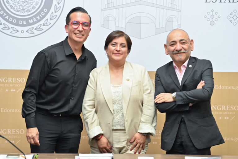 Avanza atención preferente a personas adultas mayores en trámites