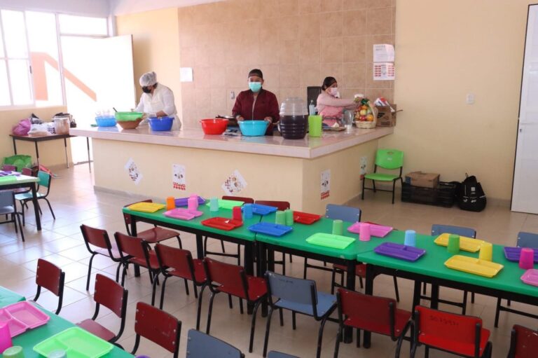Más desayunos escolares y nuevo techumbre para las infancias de Zinacantepec