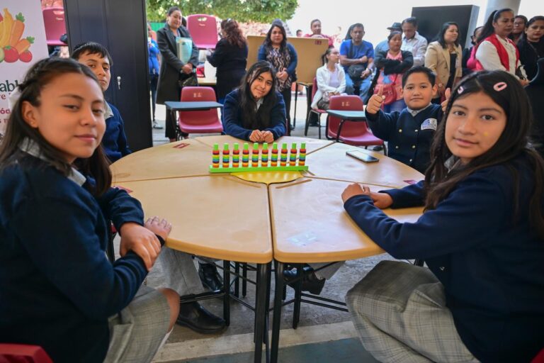 Equipan 72 escuelas en Tecámac para beneficiar a más de 24 mil estudiantes