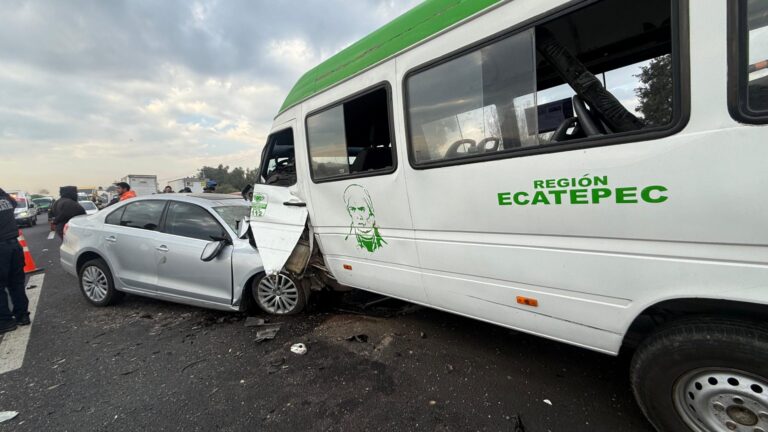 Choque en el Circuito Exterior Mexiquense deja una mujer muerta y caos vial