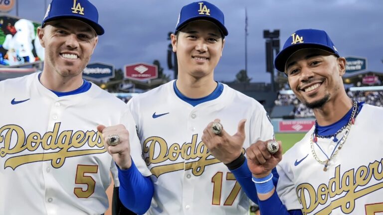 Dodgers conmemoran su bicampeonato con anillos históricos