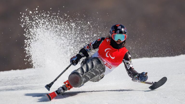 Arly Velásquez logra su mejor tiempo en supergigante de Milano-Cortina