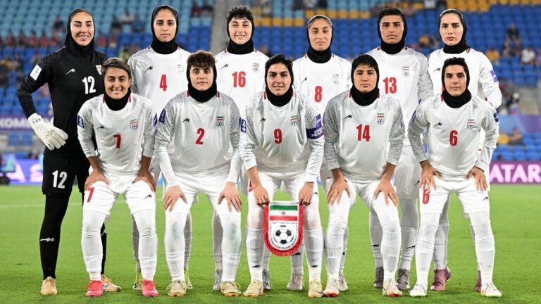 Irán femenil desafía al régimen y no canta el himno en Asia
