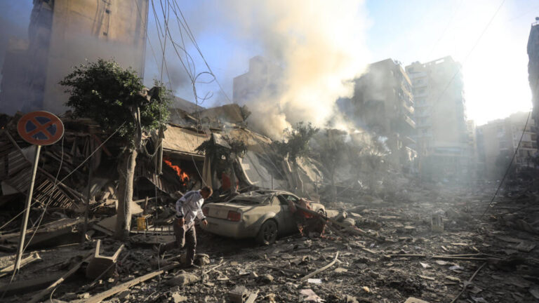 Israel intensifica ofensiva en Líbano con su mayor ataque coordinado contra Hezbolá