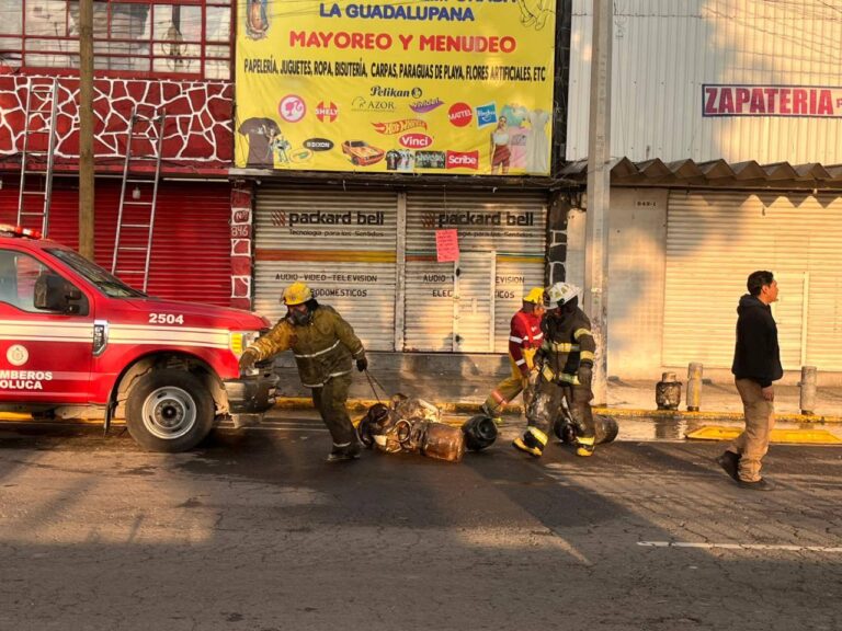 Incendio en comercio de Valle Verde en Toluca fue controlado sin personas lesionadas