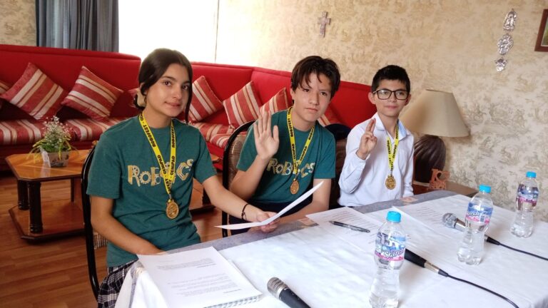 Jóvenes mexiquenses buscan apoyo para competir en mundial de robótica en Estados Unidos