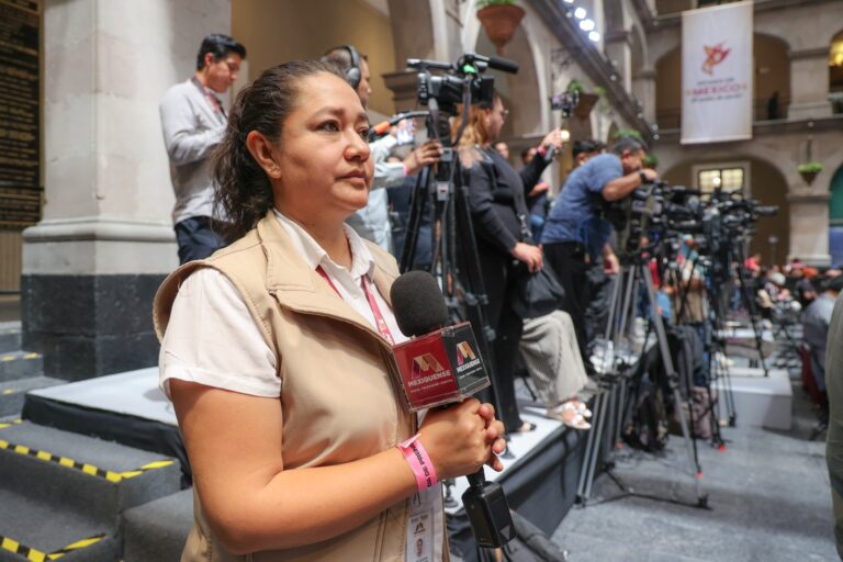 Delfina Gómez propone ley para ampliar protección y derechos de periodistas en Edomex