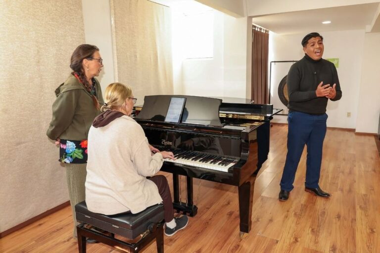 Emanuel Zavala, alumno de la UAEMéx, logra tercer lugar internacional en canto operístico