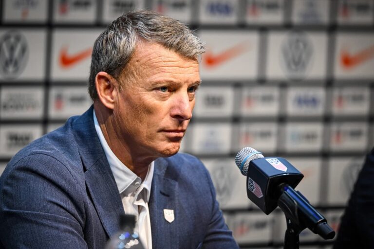 Renuncia Matt Crocker sacude a EU previo al Mundial 2026