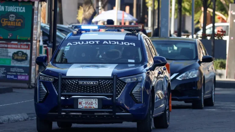 Dan de baja a 26 policías por faltas y controles reprobados en la capital mexiquense