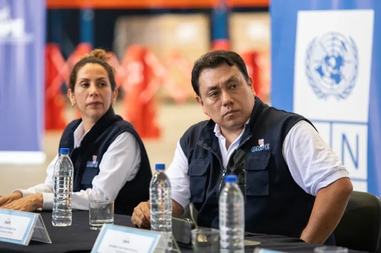 Detienen a exgerente electoral en Perú tras fallas en comicios y retrasos en Lima